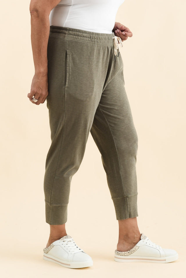 Fundamental Brunch Khaki Cotton Sweatpants,Brunette model,alt text|model:Pilita image 10