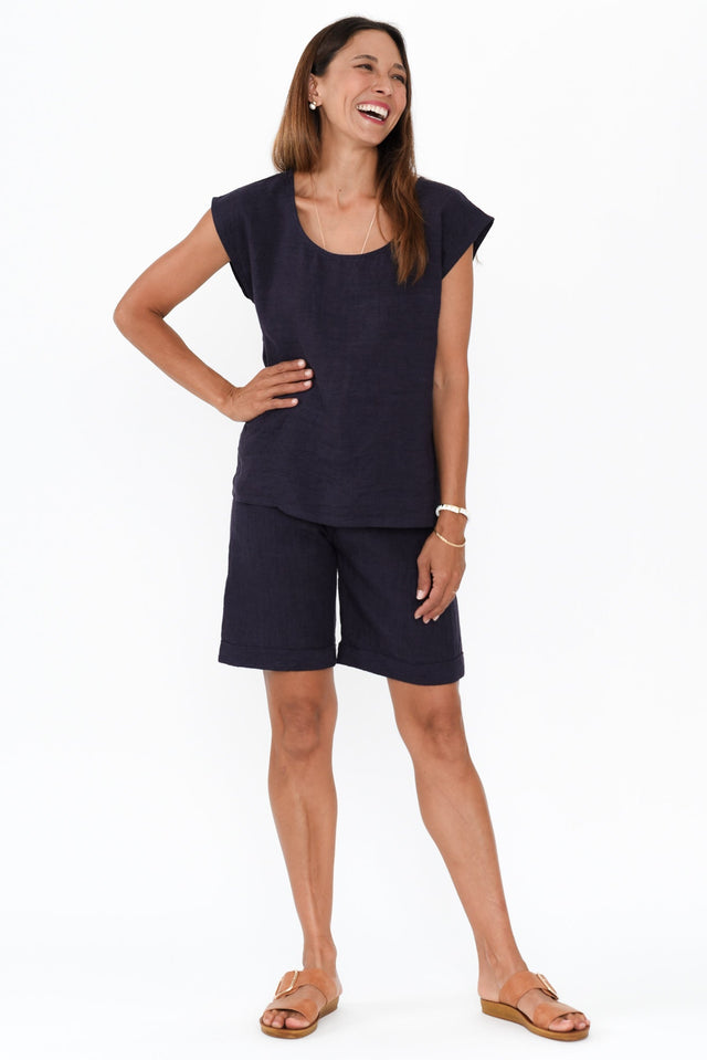 Gabriele Navy Linen Top,Brunette model,alt text|model:Cara