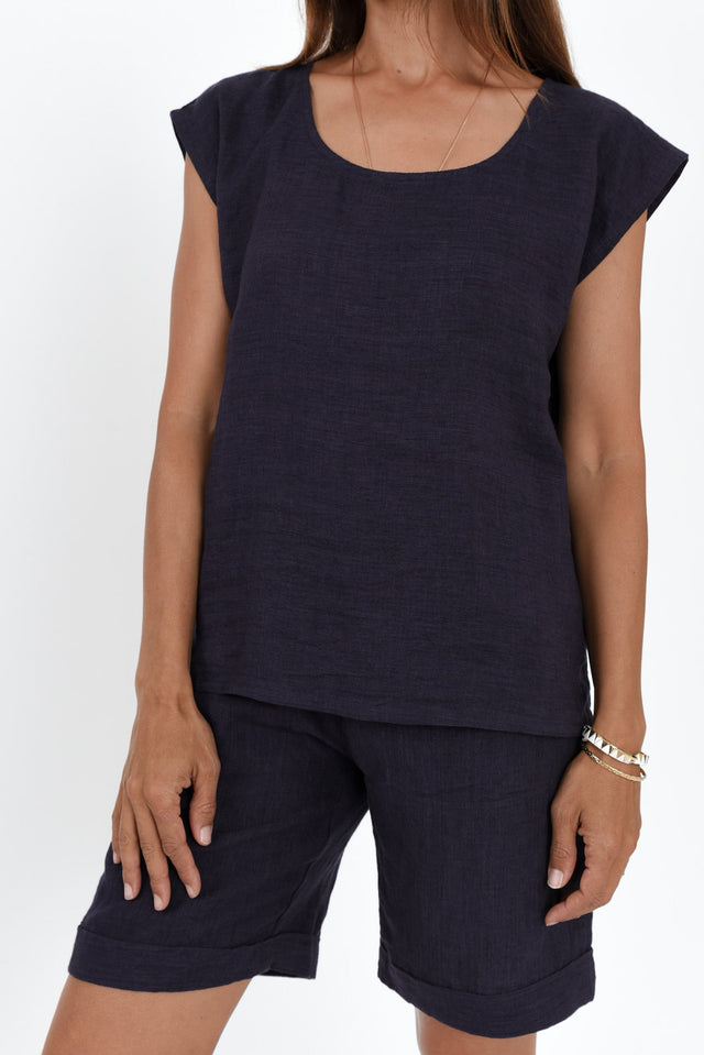 Gabriele Navy Linen Top,Brunette model,alt text|model:Cara image 5