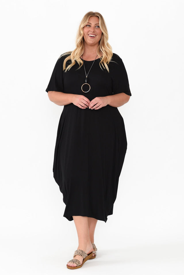 Glenda Black Short Sleeve Crescent Dress,Blonde model,plus-size,curve-dresses,plus-size-midi-dresses,plus-size-summer-dresses,alt text|model:Caitlin image 9