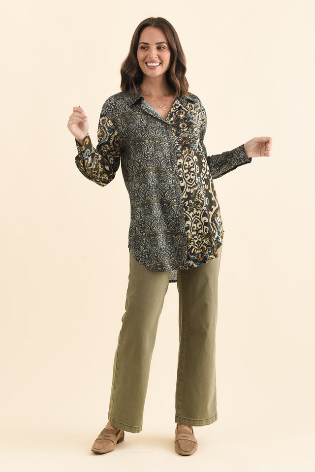 Goda Forest Green Motif Button Shirt,Brunette model,alt text|model:MJ image 4