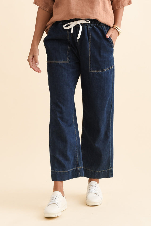 alt text|model:Brontie