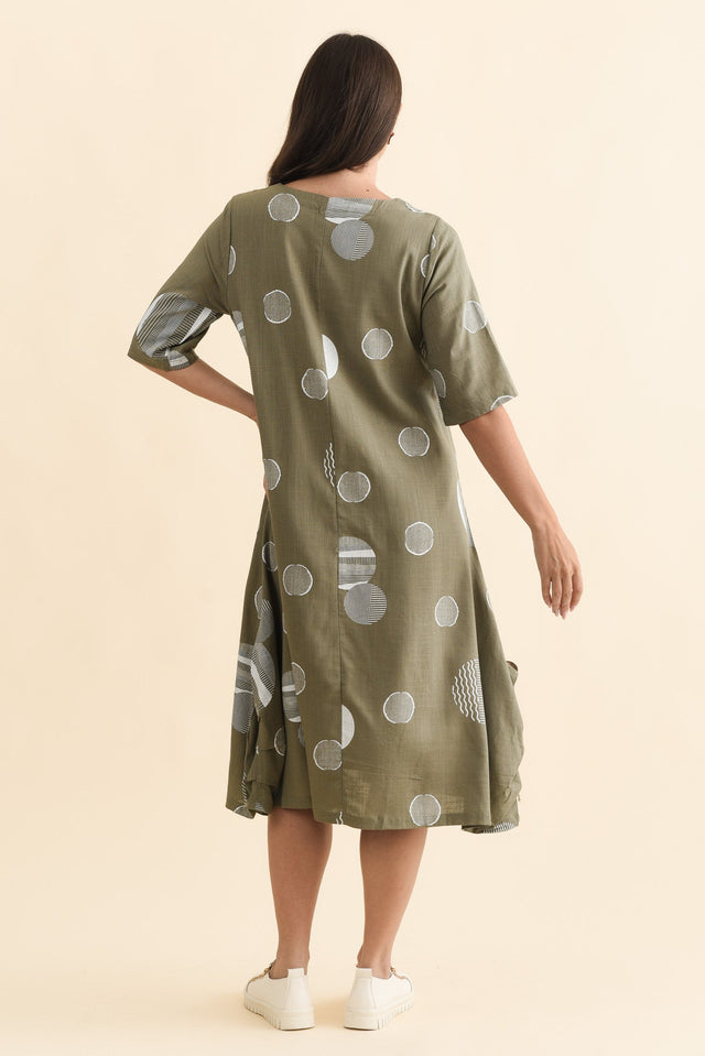 Hailee Olive Spot Linen Cotton Dress,Brunette model,alt text|model:MJ image 5