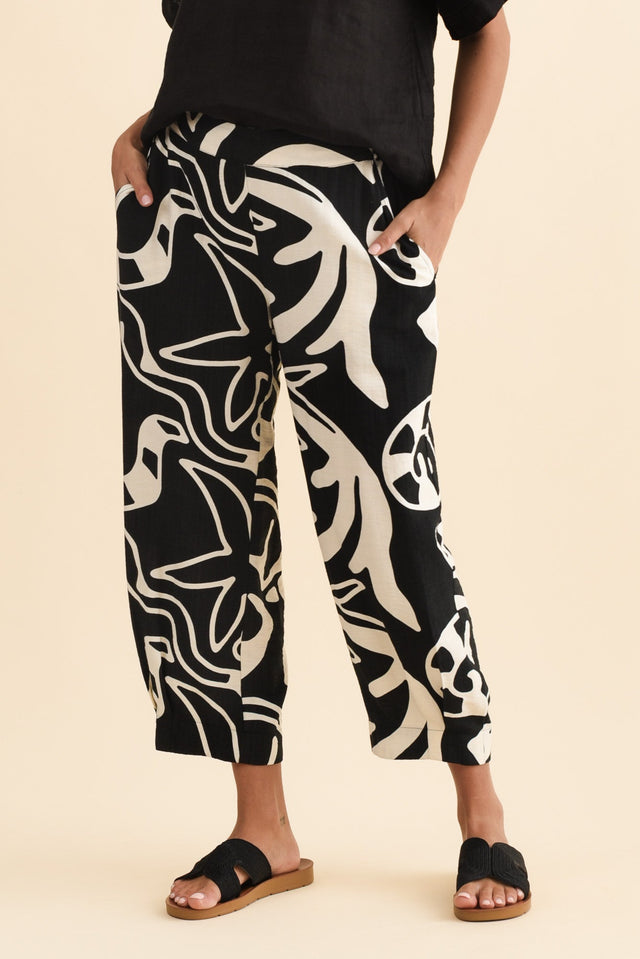 alt text|model:Brontie