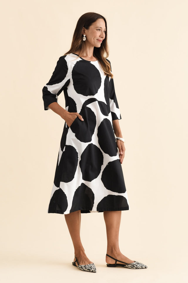 alt text|model:Cara image 4