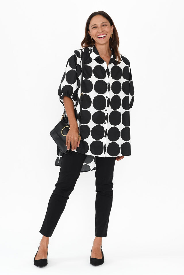 alt text|model:Cara image 3