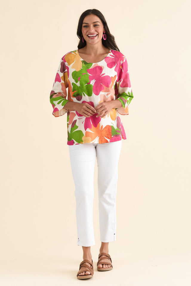 Hartley Green Butterfly Linen Blend Top,Full Body,Brunette model,alt text|model:Brontie