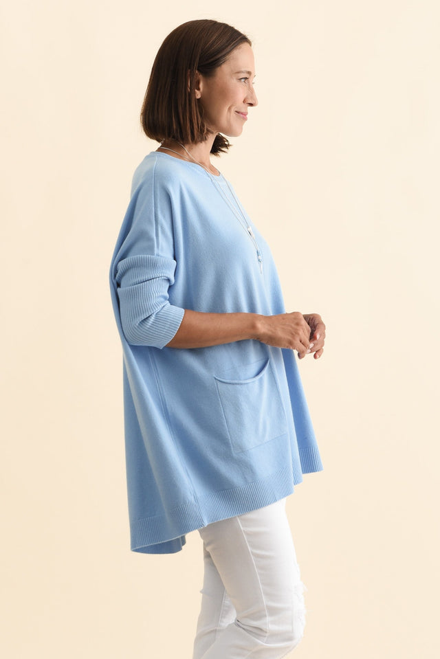 alt text|model:Cara image 3