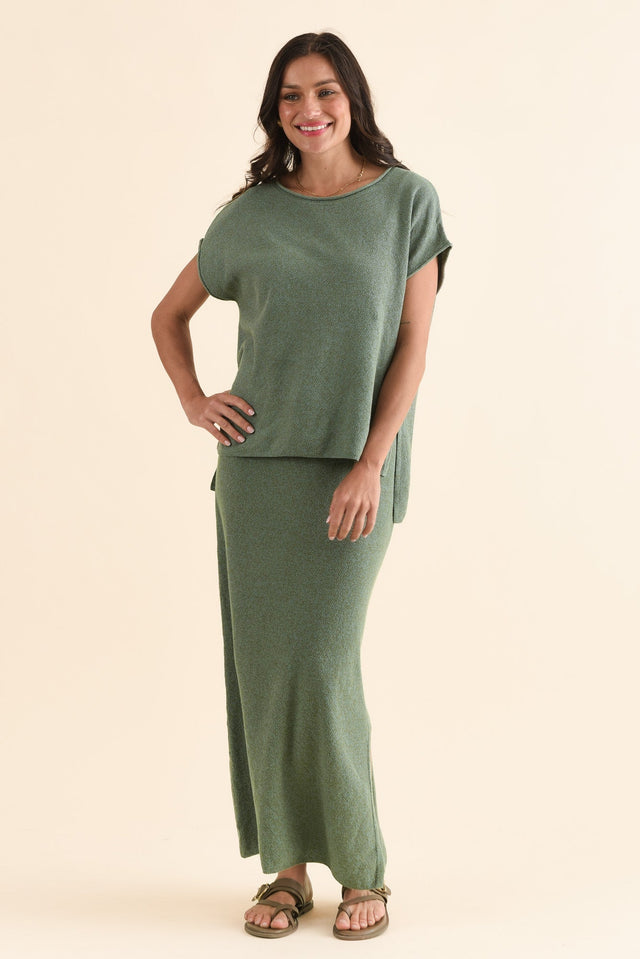 Henna Green Cotton Tee,Full Body,Brunette model,alt text|model:Brontie image 6