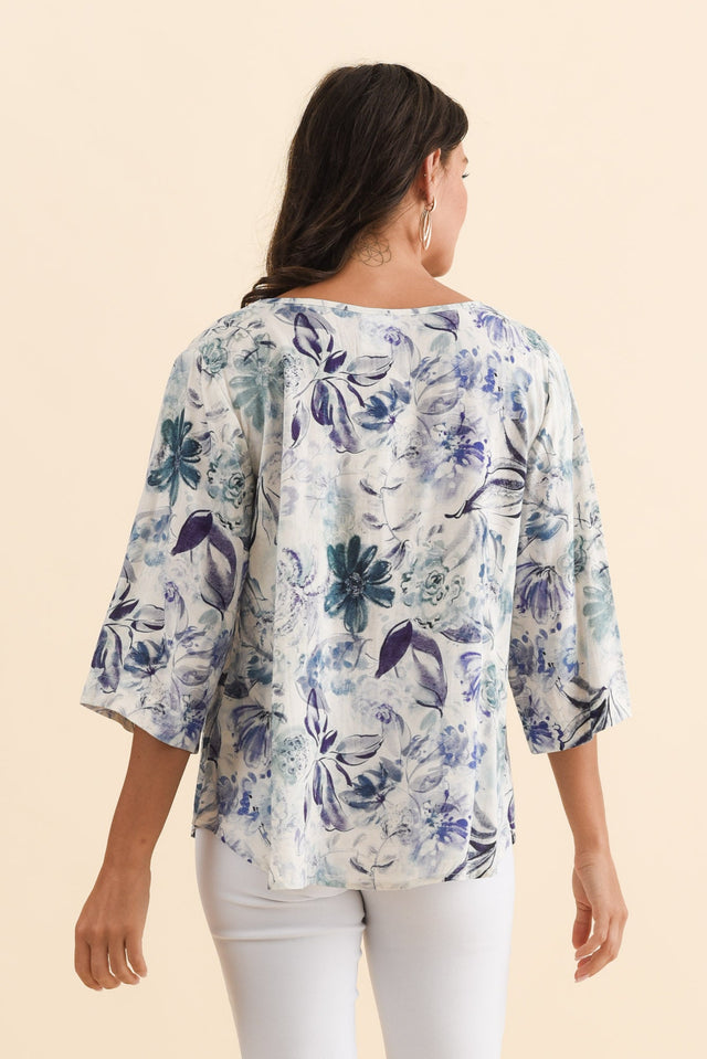 Hepburn Blue Garden Linen Blend Top,Brunette model,alt text|model:Brontie image 5