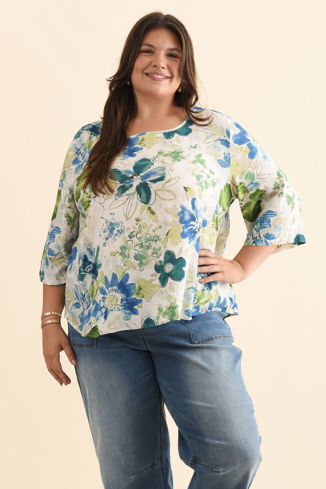 plus-size,curve-tops,plus-size-sleeved-tops,plus-size-linen-tops,alt text|model:Gabby image 9