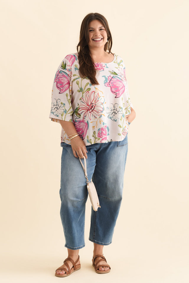 Hepburn White Blossom Linen Blend Top,Brunette model,alt text|model:Gabby image 10