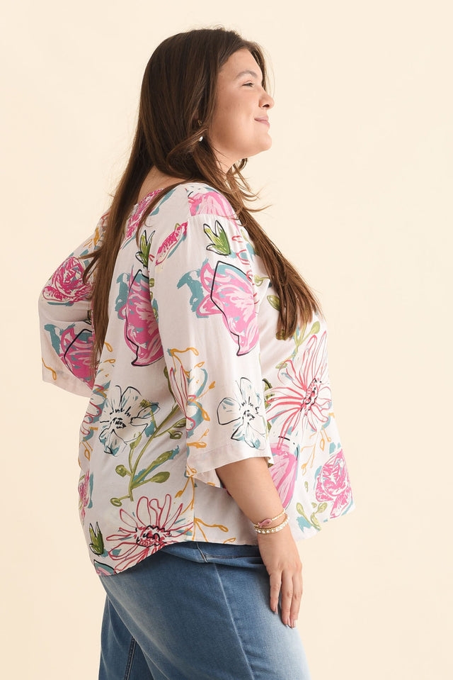 Hepburn White Blossom Linen Blend Top,Brunette model,alt text|model:Gabby image 11