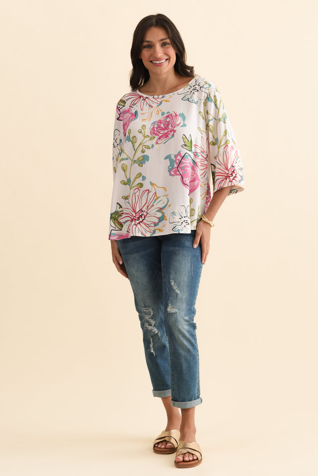 Hepburn White Blossom Linen Blend Top,Brunette model,alt text|model:Brontie image 4