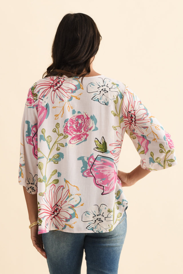 Hepburn White Blossom Linen Blend Top,Brunette model,alt text|model:Brontie image 6