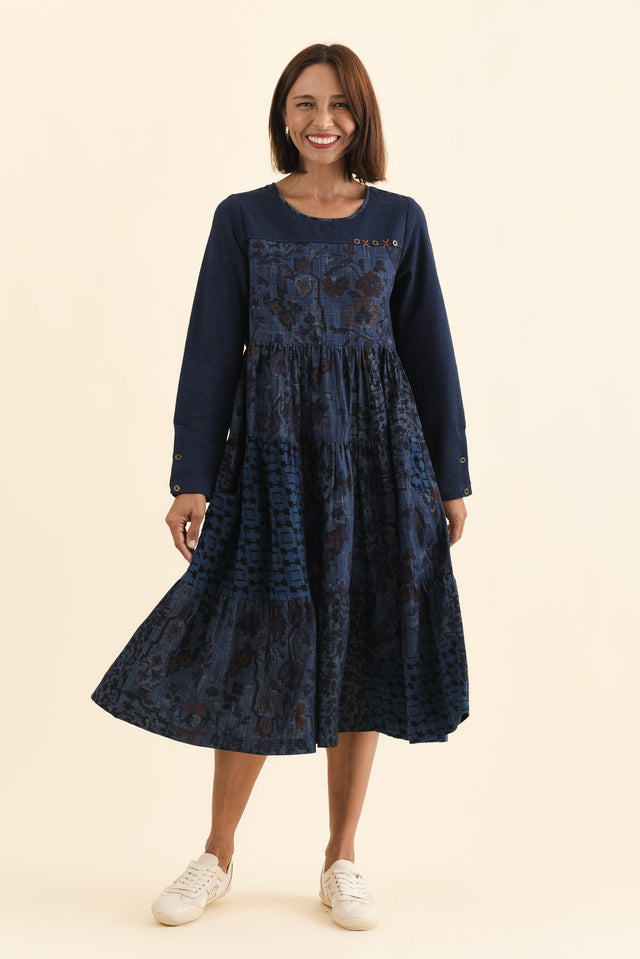 Horai Navy Patchwork Cotton Dress,Brunette model,alt text|model:Cara image 7