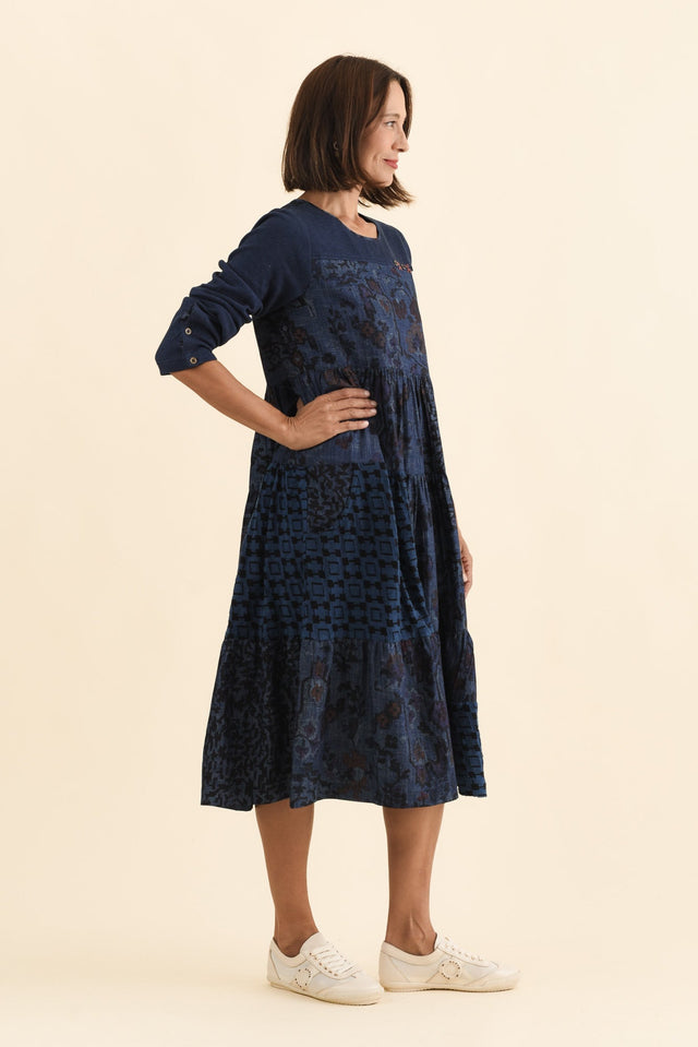 Horai Navy Patchwork Cotton Dress,Brunette model,alt text|model:Cara image 4