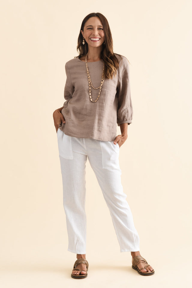 alt text|model:Cara image 3