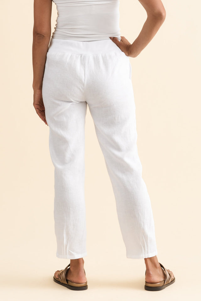 alt text|model:Cara image 5