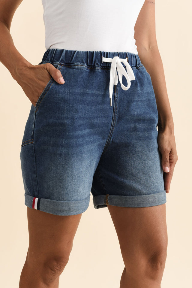 alt text|model:Cara image 7