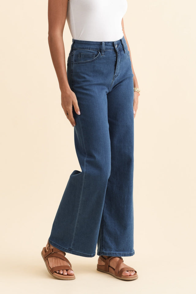 Imogen Blue Straight Leg Jeans,Brunette model,alt text|model:Brontie image 5