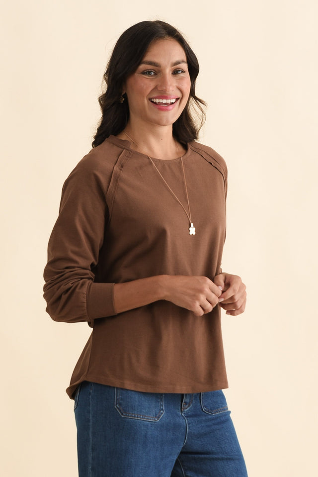 Indie Chocolate Cotton Long Sleeve Tee,Brunette model,alt text|model:Brontie image 4