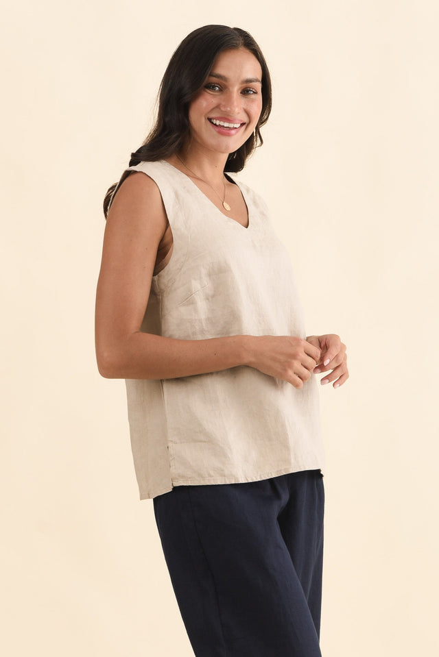 Inez Beige Linen Tank,Brunette model,alt text|model:Brontie image 5