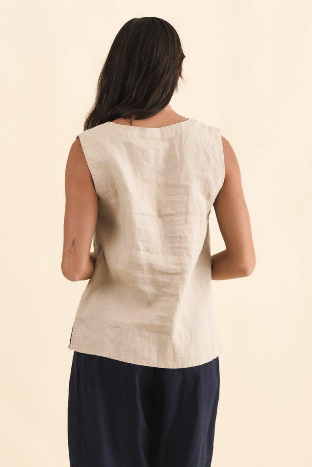Inez Beige Linen Tank,Brunette model,alt text|model:Brontie image 6