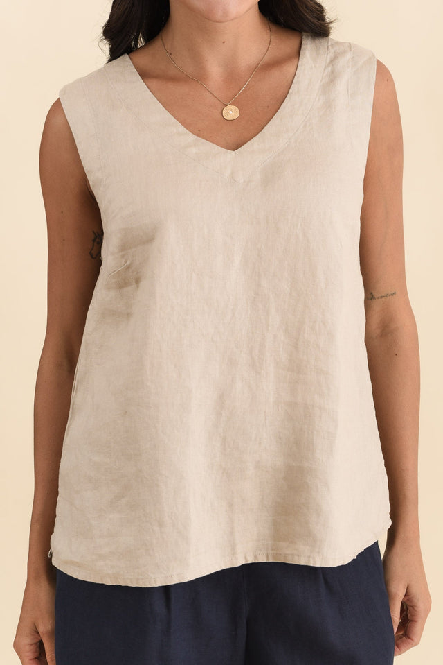 Inez Beige Linen Tank,Brunette model,alt text|model:Brontie image 7