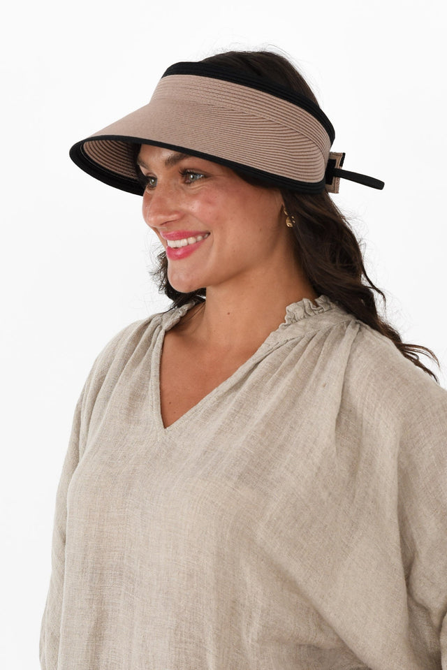 alt text|model:Brontie image 3