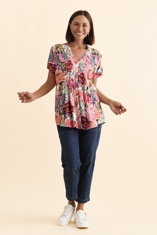 Isobel Pink Garden Button Top,Brunette model,alt text|model:Cara image 8