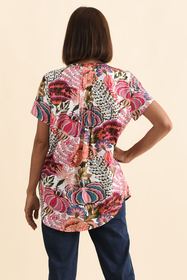 Isobel Pink Garden Button Top,Brunette model,alt text|model:Cara image 6