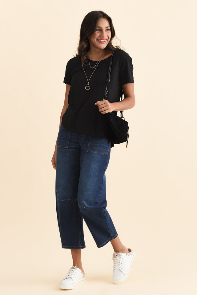 Janis Black Bamboo Tee,Brunette model,alt text|model:Brontie image 3