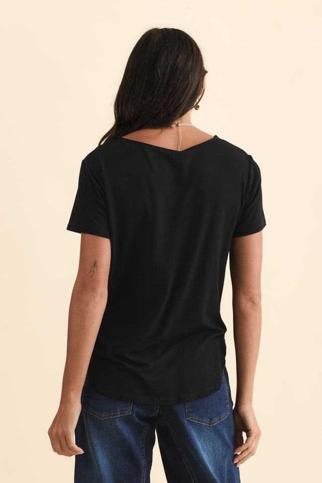 Janis Black Bamboo Tee,Brunette model,alt text|model:Brontie image 5