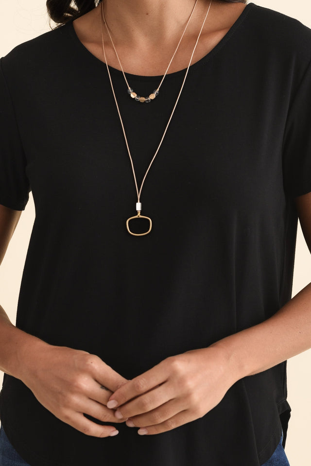 Janis Black Bamboo Tee,Brunette model,alt text|model:Brontie image 6