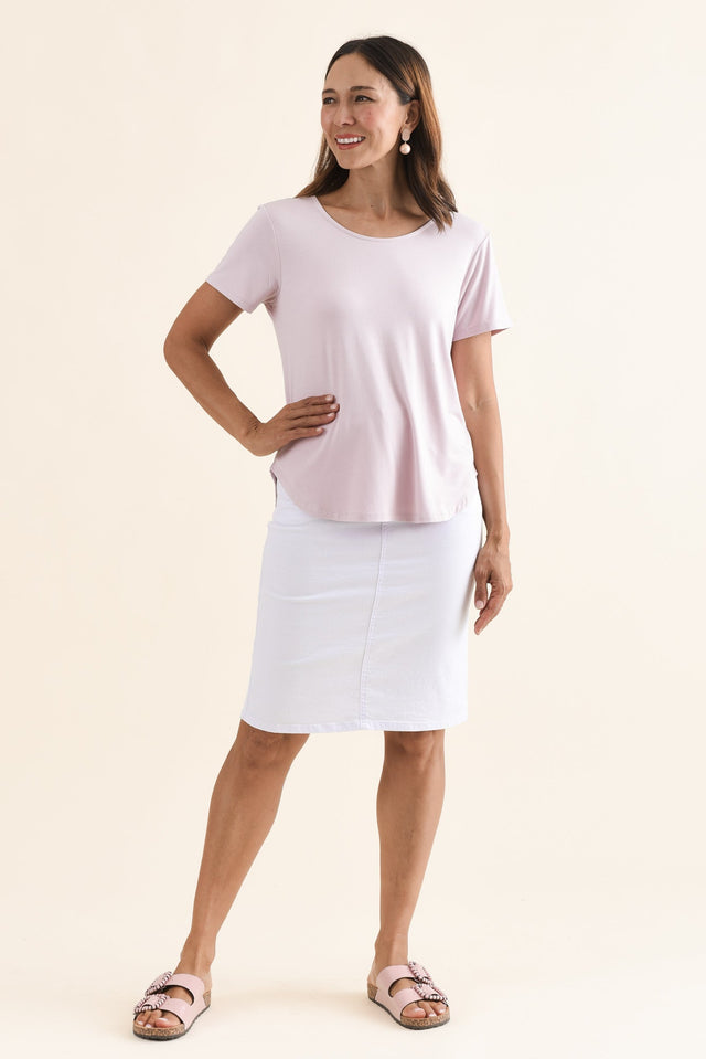 Janis Lavender Bamboo Tee,Full Body,Brunette model,alt text|model:Cara image 7