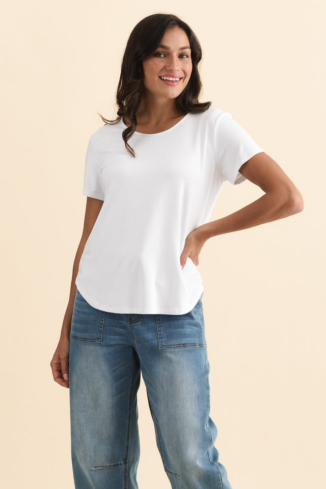 Janis White Bamboo Tee,Brunette model,alt text|model:Brontie image 3