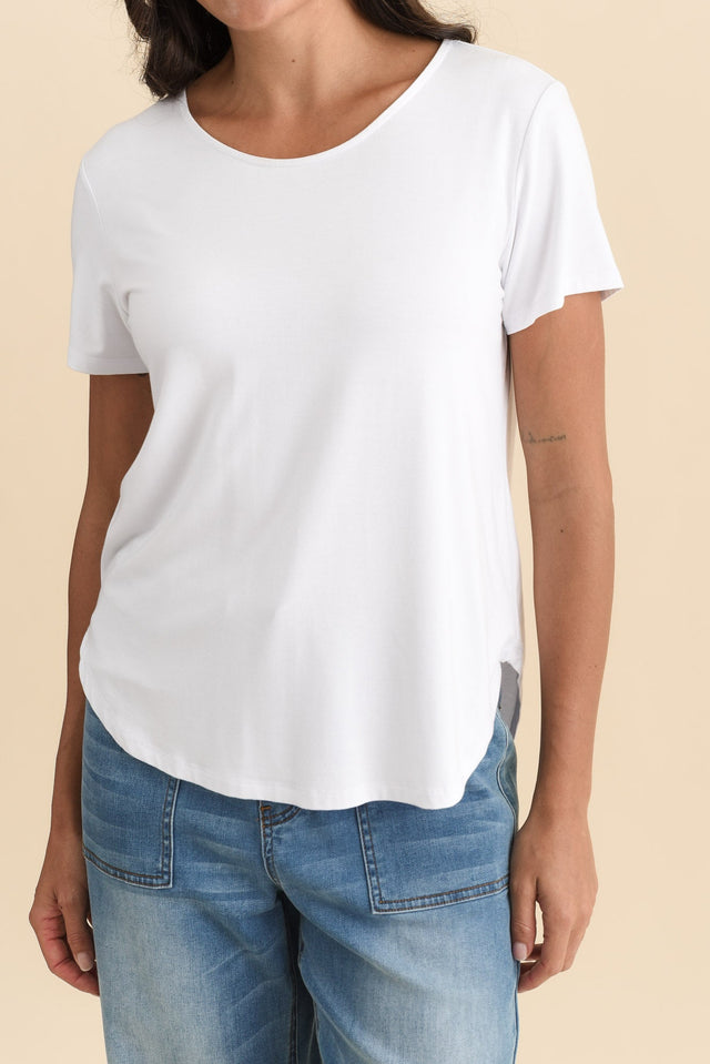Janis White Bamboo Tee,Brunette model,alt text|model:Brontie image 7