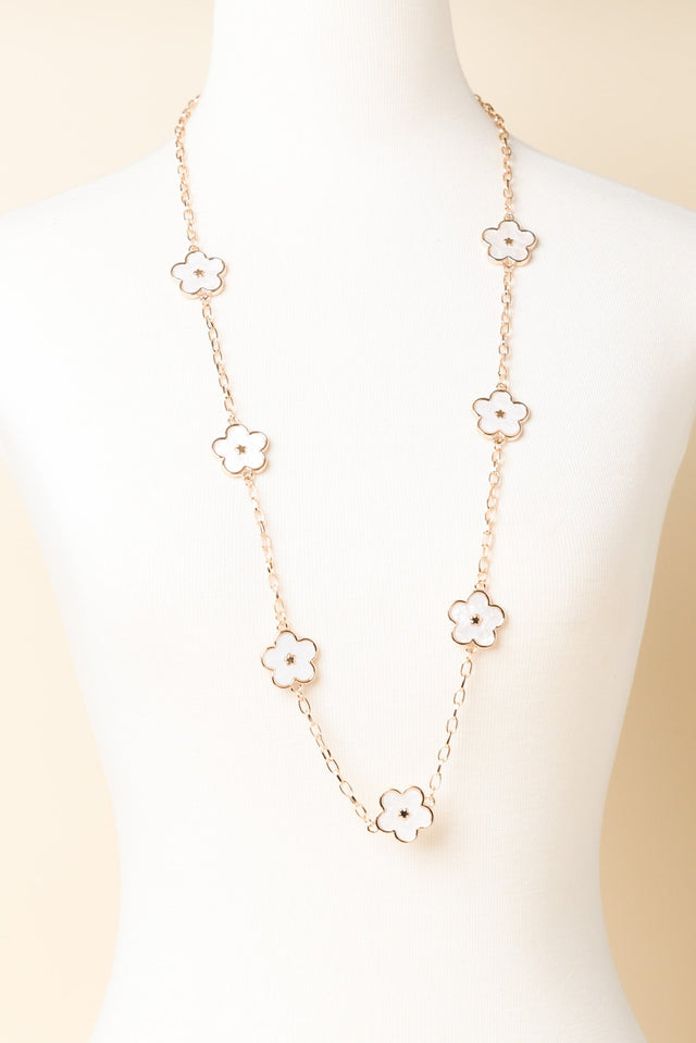 Javia White Flower Chain Necklace image 2