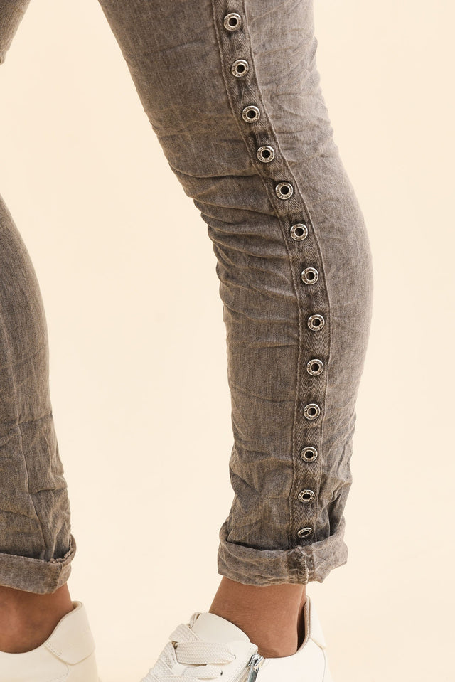 Jaya Mocha Drawstring Pants,Brunette model,alt text|model:Cara image 7