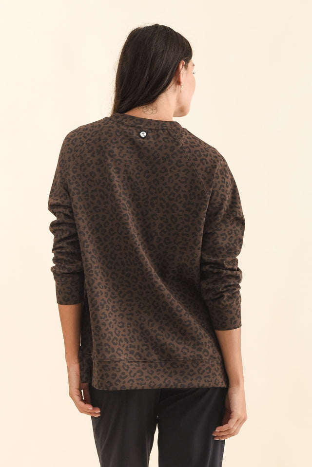 Jayden Brown Leopard Crew Sweatshirt,Brunette model,alt text|model:Brontie image 5