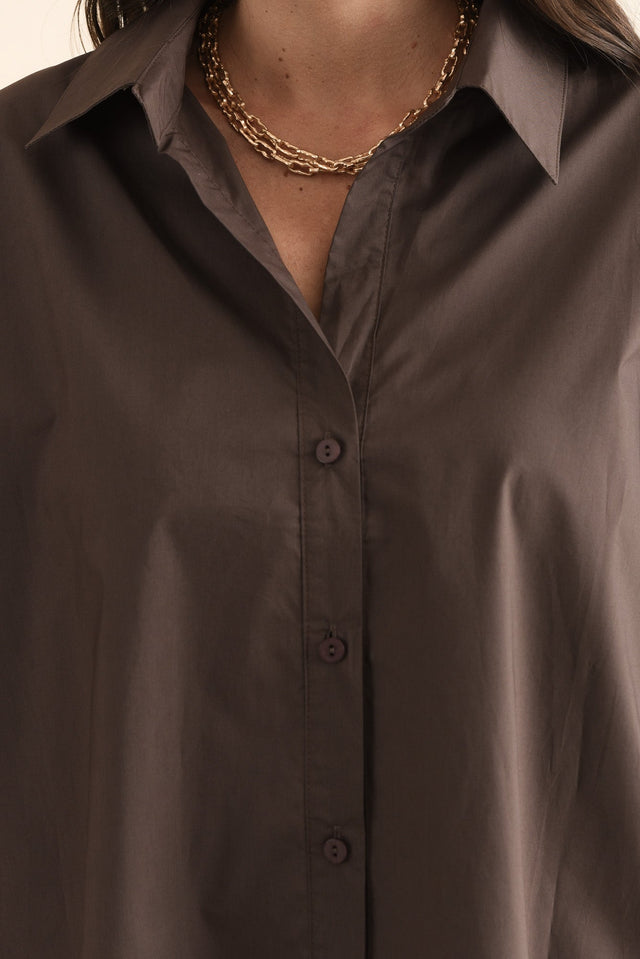Jeanie Chocolate Cotton Pleated Shirt,Detail,Brunette model,alt text|model:MJ image 5