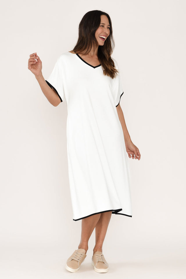 alt text|model:Cara image 4