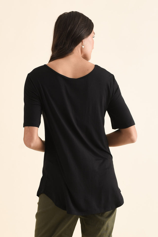 Josephine Black Scoop Neck Tee,Back,Brunette model,alt text|model:Brontie image 4