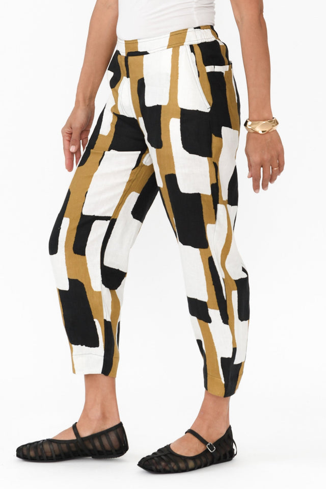 alt text|model:Cara image 4