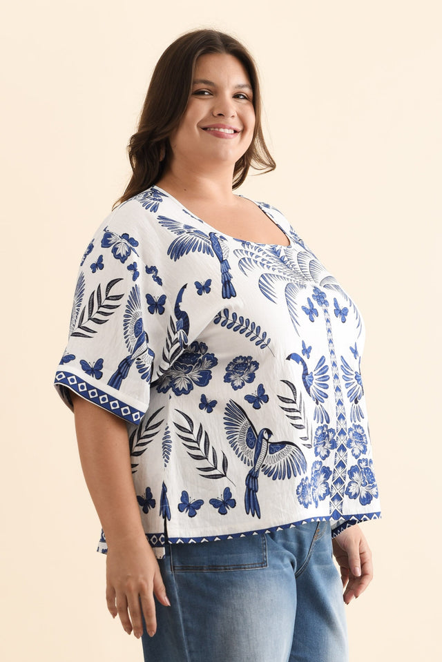 Kendria Blue Palm Batwing Top,Brunette model,alt text|model:Gabby image 10