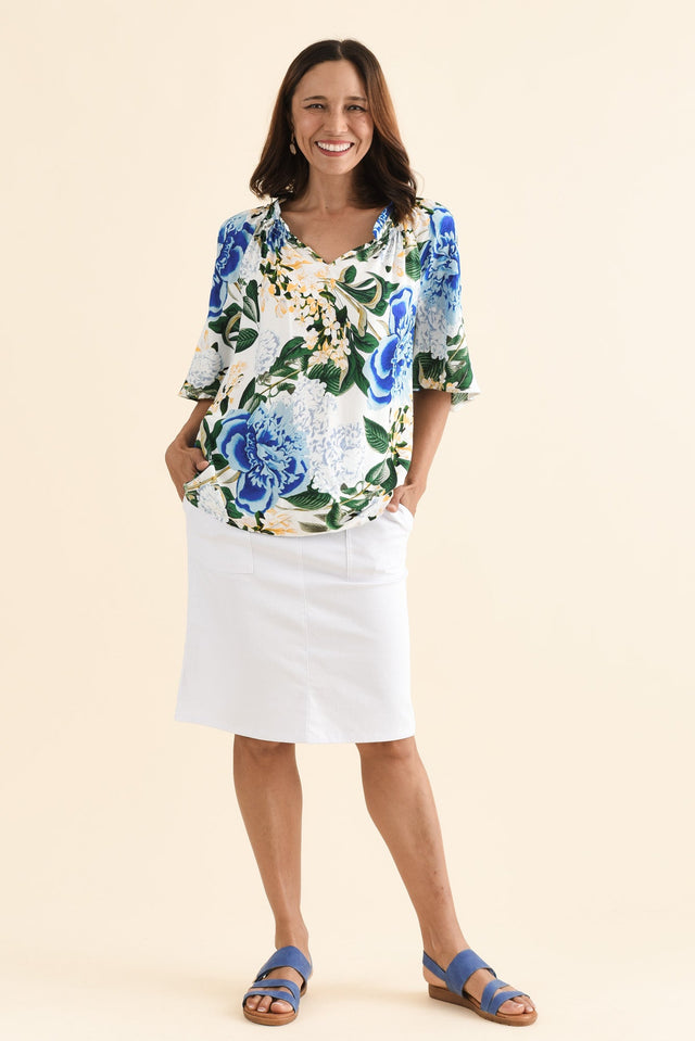 Keylan Blue Floral V Neck Top,Full Body,Brunette model,alt text|model:Cara image 2