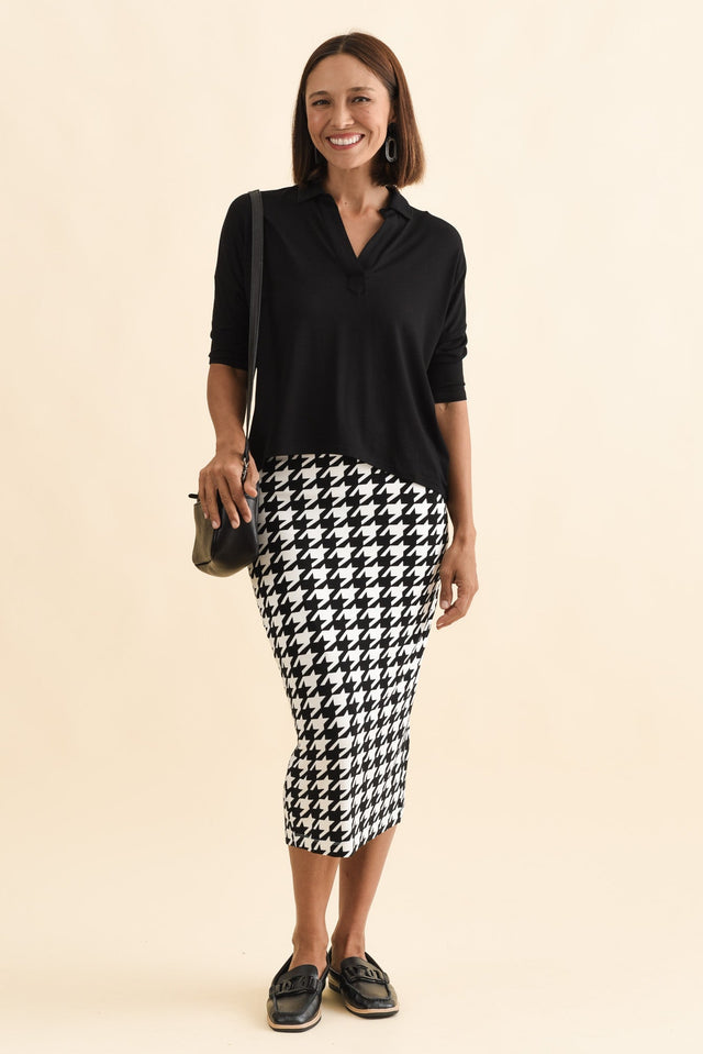 Black Houndstooth Bamboo Maxi Tube Skirt,Brunette model,alt text|model:Cara image 3