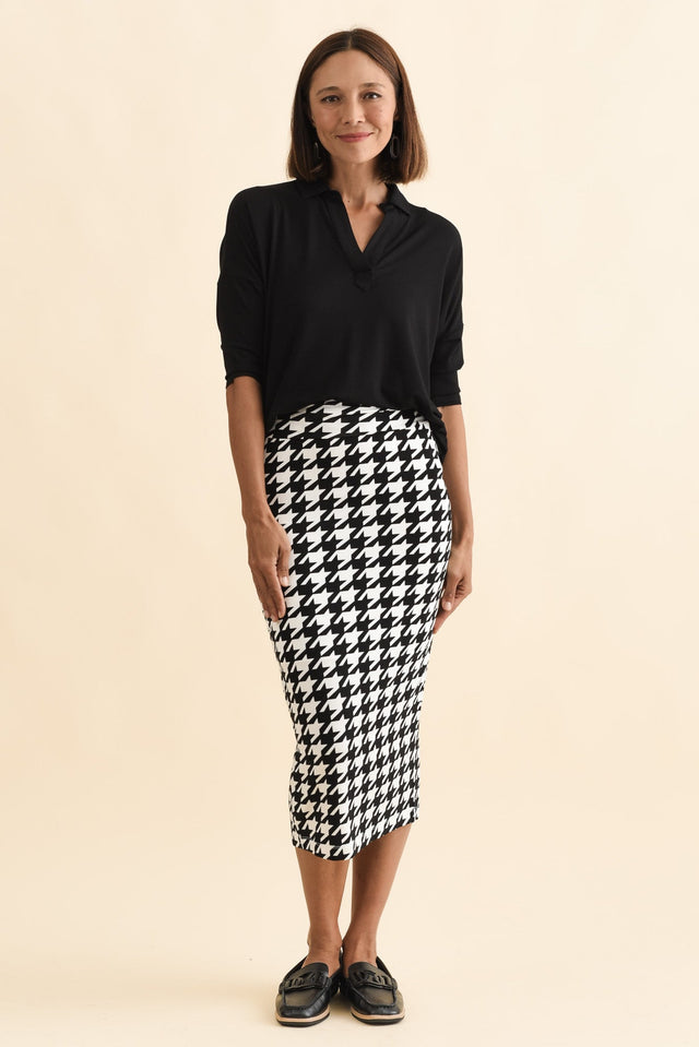 Black Houndstooth Bamboo Maxi Tube Skirt,Brunette model,alt text|model:Cara image 7