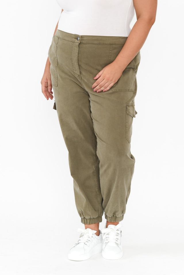 plus-size,curve-bottoms,plus-size-pants,plus-size-winter-clothing,alt text|model:Gabby image 7